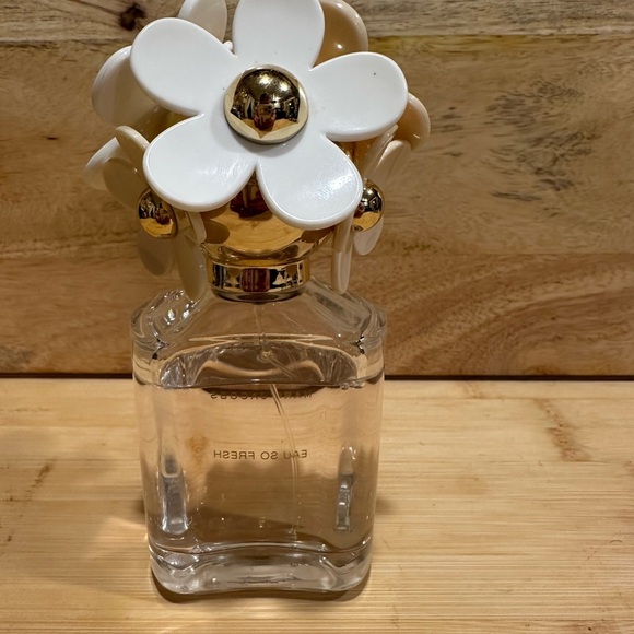 Marc Jacobs Daisy Eau So Fresh 75ml Perfume Spray - Picture 4 of 6